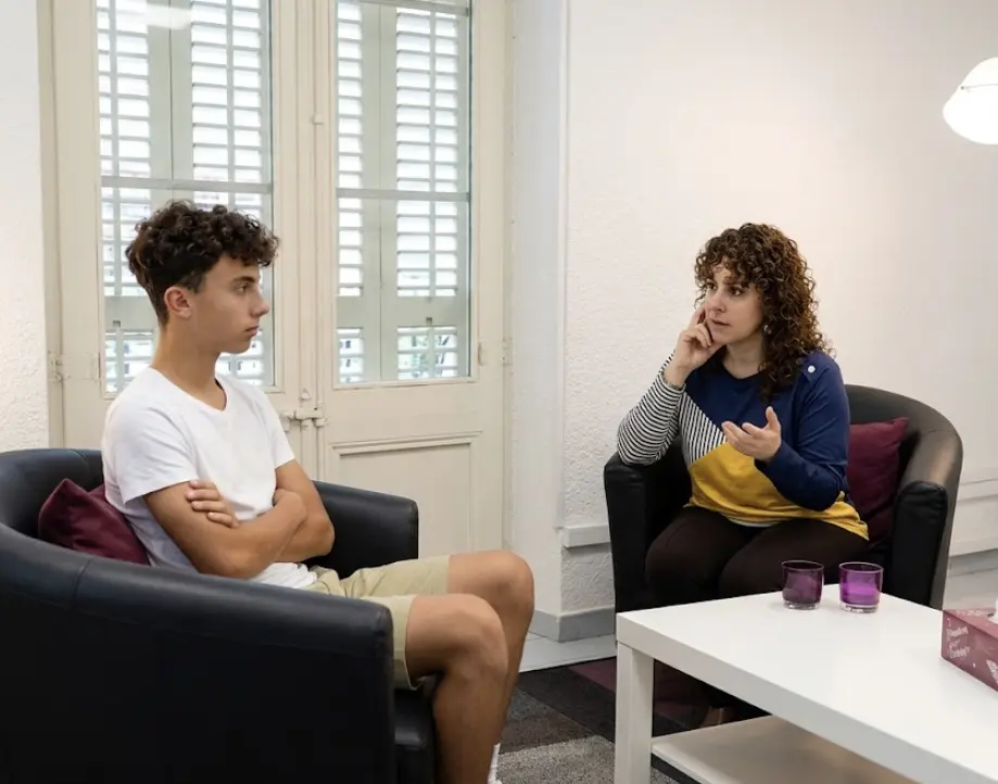 Psicólogo para adolescentes en Sabadell especializado en crisis de identidad y problemas de la adolescencia