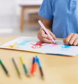 Psicóloga infantil con formación especializada en psicopatología y ética profesional.