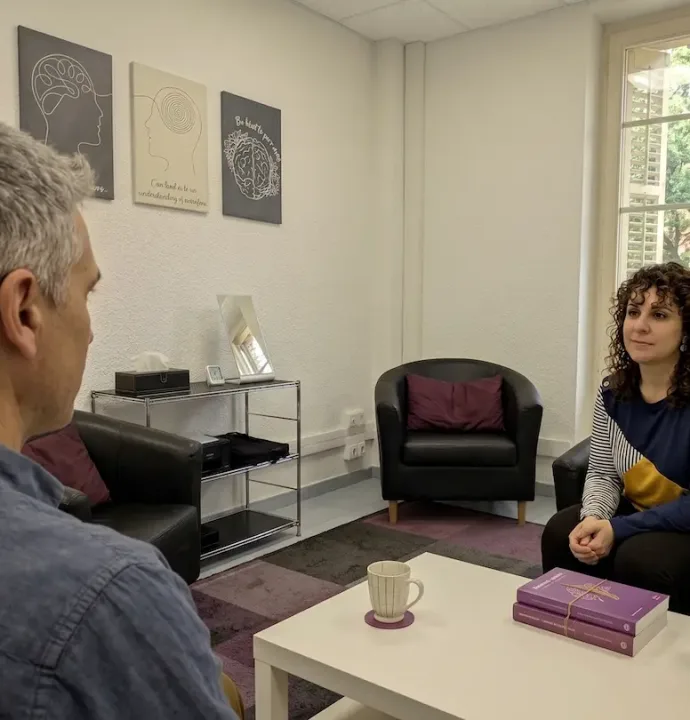 Consulta de psicología en el centro de Sabadell con ambiente profesional y acogedor