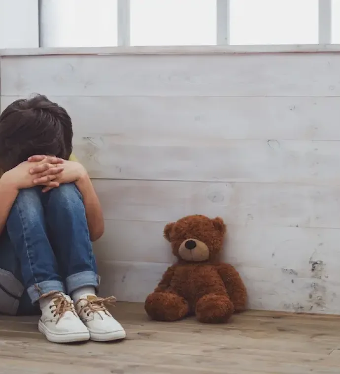 Niño con dificultades de adaptación escolar y ansiedad en Sabadell.
